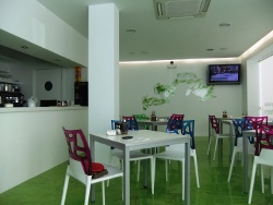 Comedor con espacio libre de giro