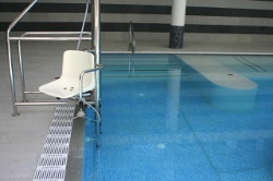Silla de acceso a piscina